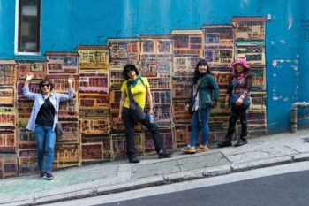 Chinese toursits and streetart